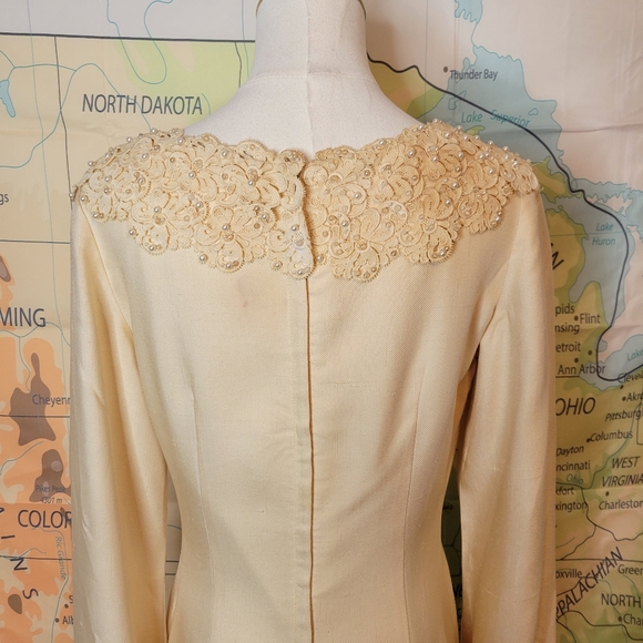 Vintage 1960s Wedding Dress Formal Gown Bride With Pearls & Lace. - Picture 8 of 16